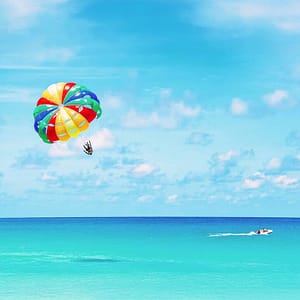 Parasailing at West Bay - Qool Qatar Must-see attractions