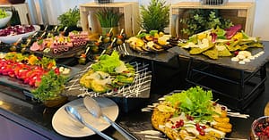Buffet Breakfast & Juices For Child/Adult Or Lunch / Dinner For Adults Abu Dhabi
