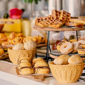 International Dinner Buffet W/ Juice For Up To 4 Adults Or 1 Kid Dubai
