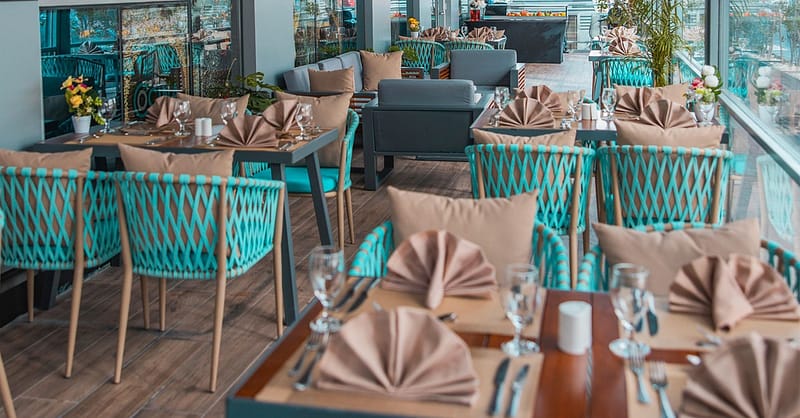 5* Lunch Buffet + Free-Flowing Soft Drinks For 1 Kid