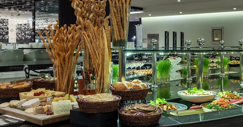 5* Seafood Theme Night Buffet W/Beverage For A Child Or Up To 4 Adults Abu Dhabi - Image 4