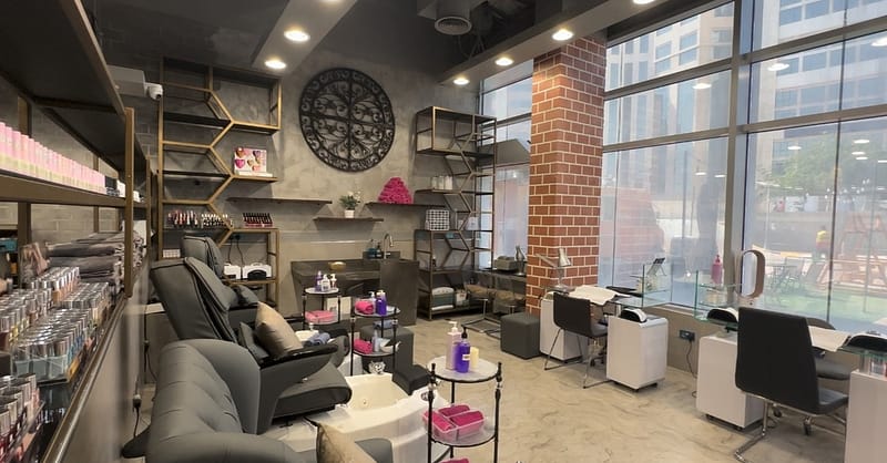 60-Minute Dr. Renaud Azulene Treatment Package At Mad Lillies Salon Dubai - Image 3