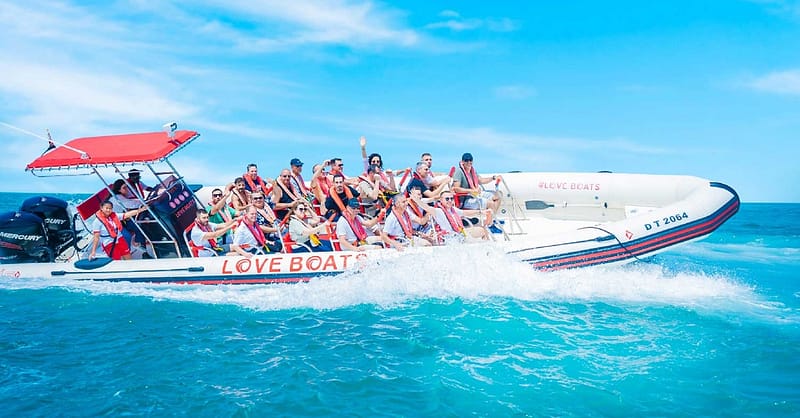 90-Min Sightseeing Speedboat Cruise With Photo Stops, Music, & More Dubai - Image 3
