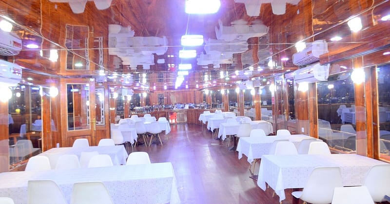 Canal Cruise Buffet Dinner Cruise For 1 Child Or 1, 2, Or 4 Adults Dubai - Image 5