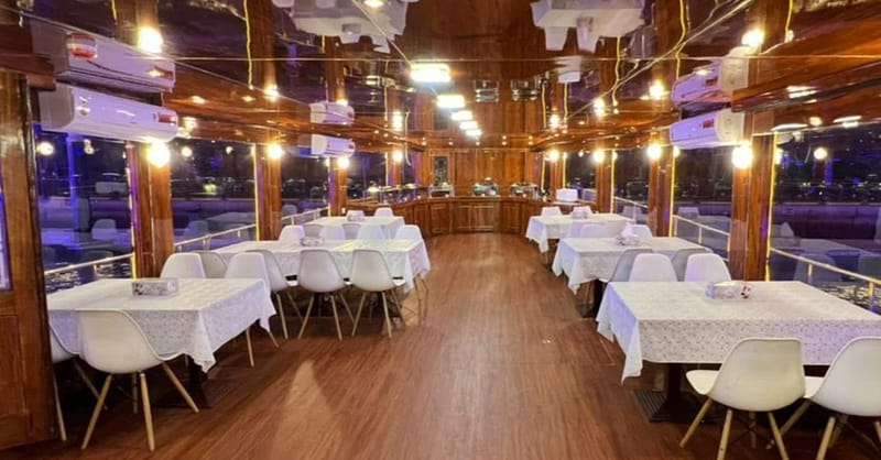 Canal Cruise Buffet Dinner Cruise For 1 Child Or 1, 2, Or 4 Adults Dubai - Image 9