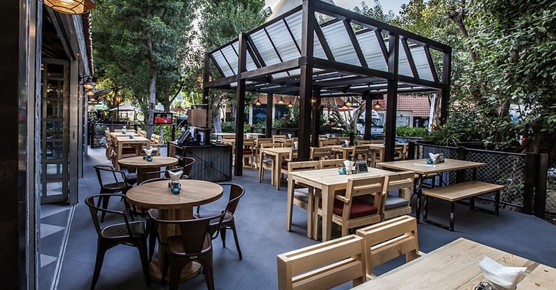 Choice Of Any 1, 2 Or 4 Burger With 2, 4 Or 8 House/Soft Beverages Dubai - Image 3