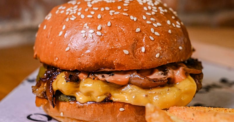 Choice Of Any 1, 2 Or 4 Burger With 2, 4 Or 8 House/Soft Beverages Dubai - Image 6