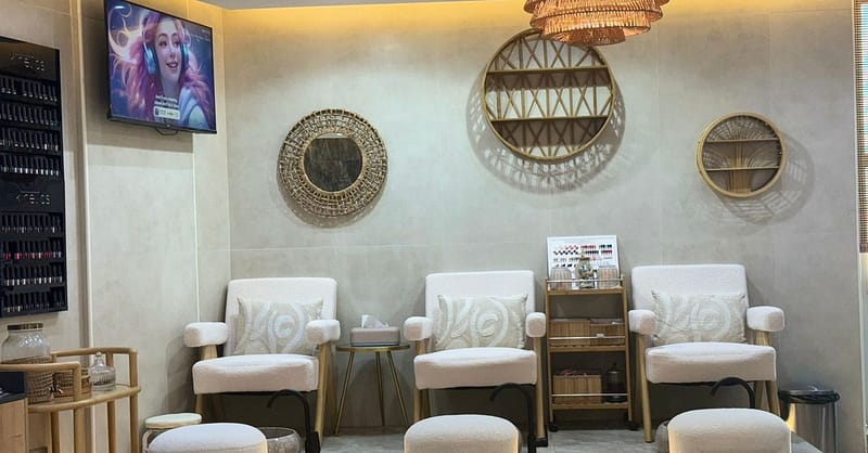 Choice Of Hair Wash And Blowdry At Bronzette Salon Dubai - Image 12