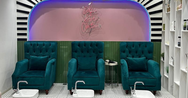Complete Spa Experience: Classic/Gel Mani-Pedi Or Foot Reflexology Dubai - Image 3