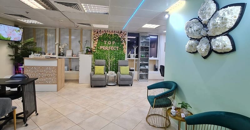 Enjoy A 60 Minute Hydra Facial With Blow Dry Or Manicure & Pedicure Abu Dhabi - Image 4