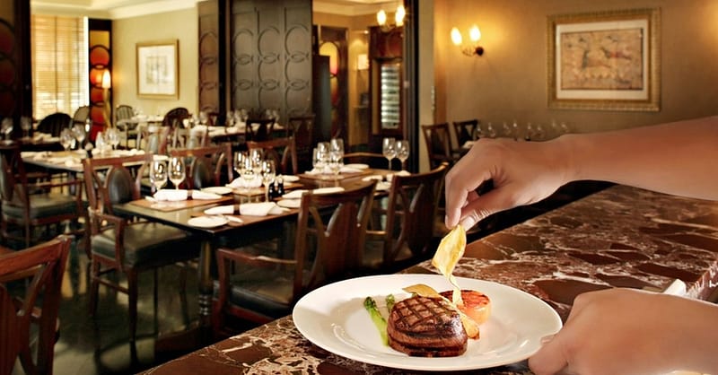 Food & Drink At Howdys Bar & Grill @ 5* Movenpick Grand Al Bustand Dubai - Image 3