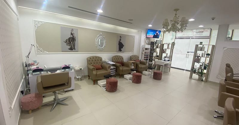 Get A Haircut, Wash And Blow-Dry Up To 14 Inches Dubai - Image 4