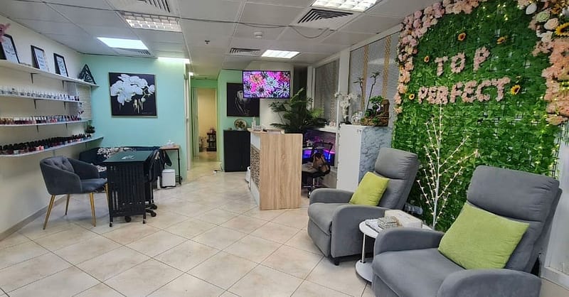 Get Stunning Highlights With A Hair Wash, Blow Dry And Full Highlights Abu Dhabi - Image 7