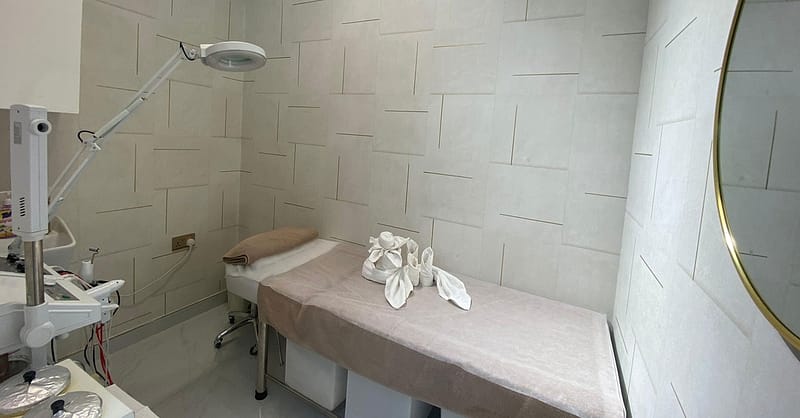 Indulge In 1,3 Or 5 Sessions Of Classic Manicure + Pedicure Dubai - Image 3