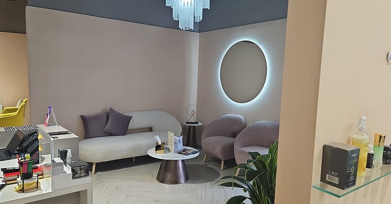 Luxurious Eyelash Extensions W/ Threading & Tinting For Flawless Look! Dubai
