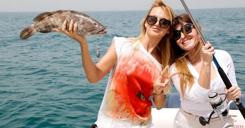 Luxury Yacht Or Fishing Tarrad Rental At Luxury Yachts Dubai - Image 9
