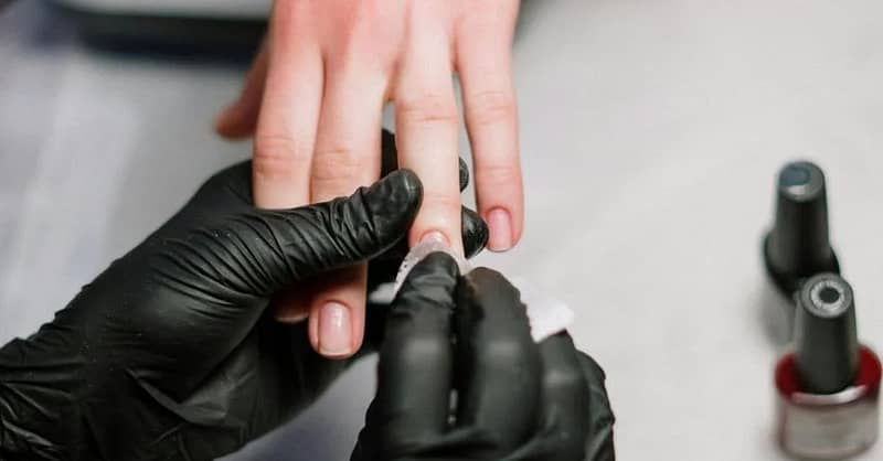 Pamper Your Hands And Feet: Classic Or Gel Manicure And Pedicure Dubai
