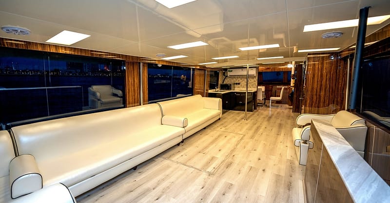 Set Sail On Luxury: One Or Two Hour Cruise For Every Occasion! Dubai - Image 3