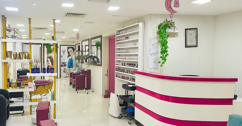 Blow Dry And Hair Wash With Optional Haircut And/Or Roots Touchup Abu Dhabi