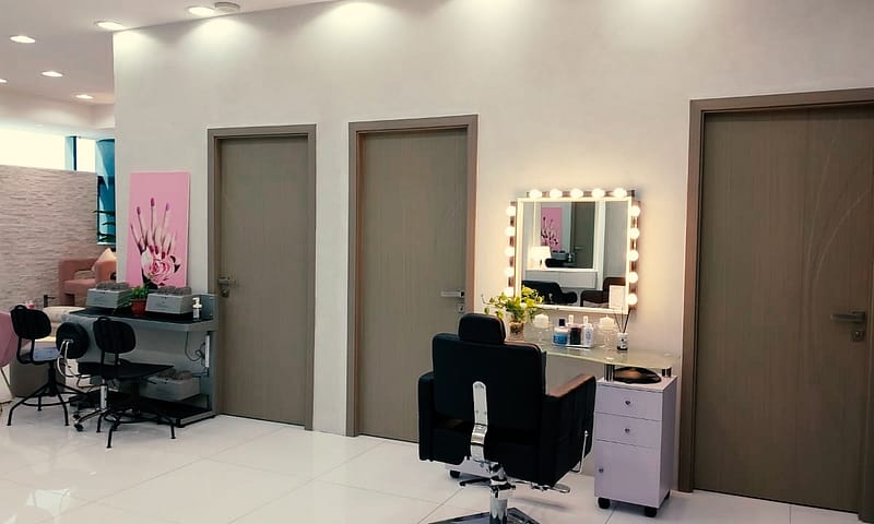 20, 30 Or 40 Minute Feet Reflexology, Classic Pedicure & More Dubai - Image 3