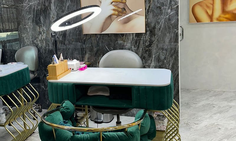Choice Of Hair Wash And Blowdry At Bronzette Salon Dubai - Image 10