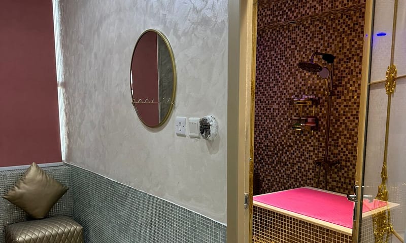 Choice Of Hair Wash And Blowdry At Bronzette Salon Dubai - Image 9