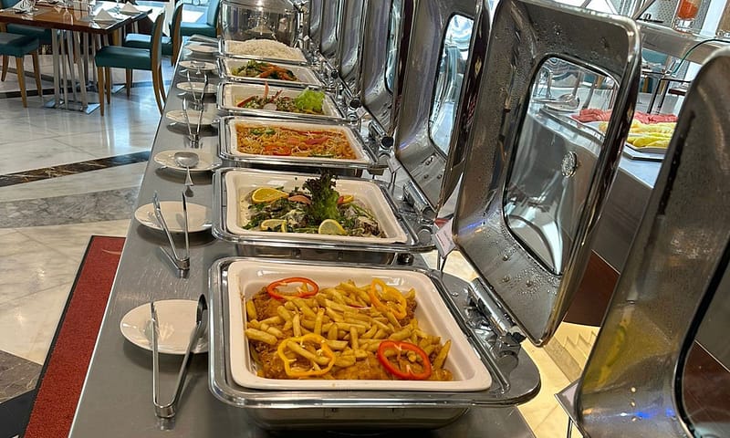 Dinner Buffet With One Soft Beverage (Pool Access) Dubai - Image 2